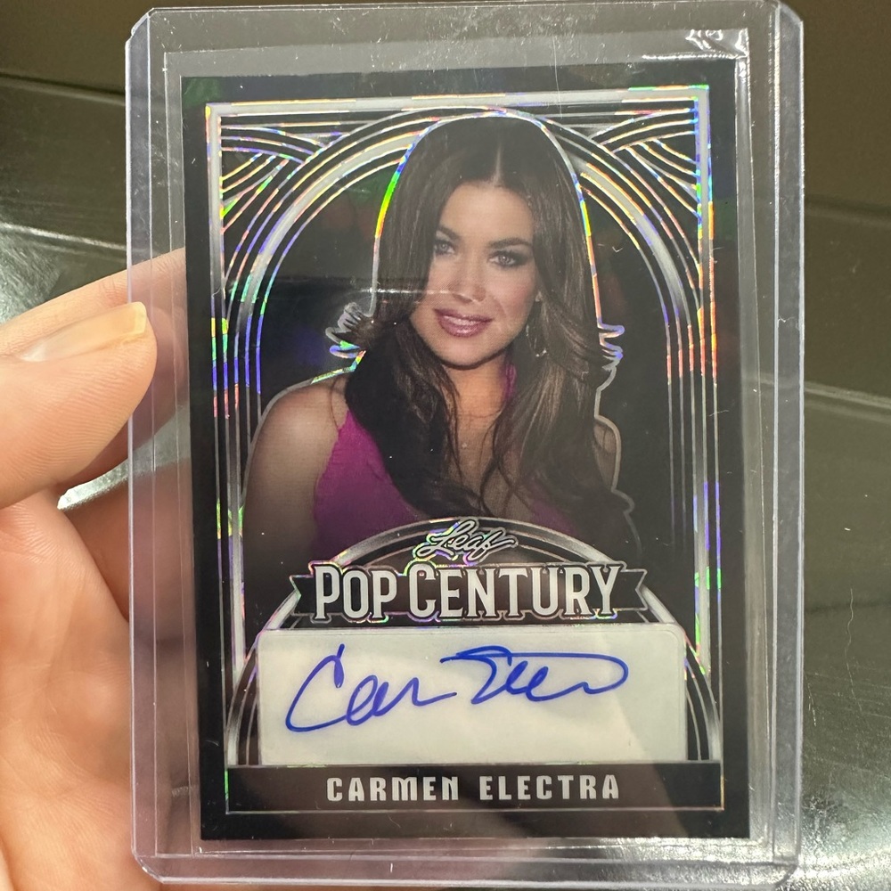 Leaf Pop Century Autographed Carmen Electra 1/2